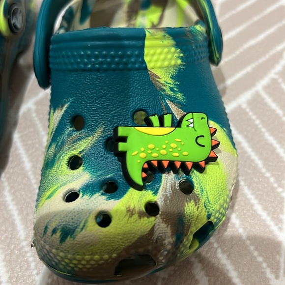Baby crocs size 2/3 charms included - Picture 3 of 4